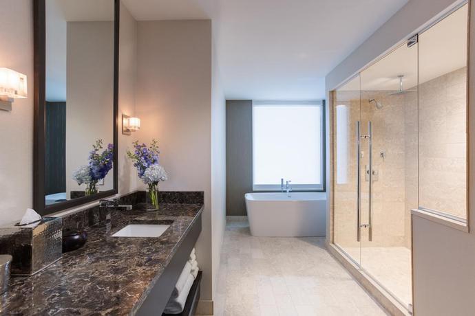 Imagen de la habitación del Hotel Amway Grand Plaza, Curio Collection By Hilton. Foto 6