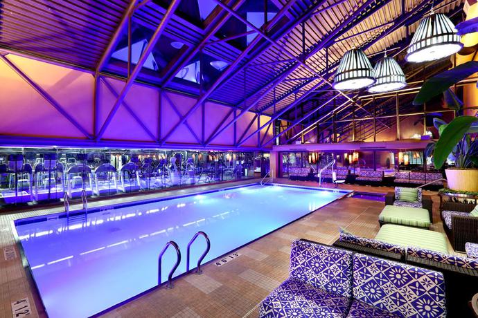 Imagen de la piscina del Hotel Amway Grand Plaza, Curio Collection By Hilton. Foto 13