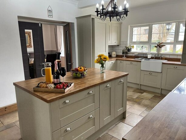 Imagen general del Hotel An Amazing Large 7-bed House in Porthcawl. Foto 7