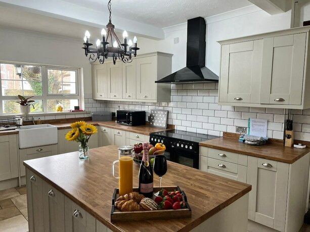 Imagen general del Hotel An Amazing Large 7-bed House in Porthcawl. Foto 16