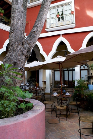 Imagen del bar/restaurante del Hotel Ana Catalina and Suites. Foto 3