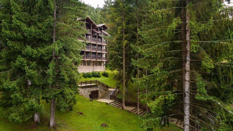 Imagen de los exteriores del Hotel Ana Hotels Bradul Poiana Brasov. Foto 6