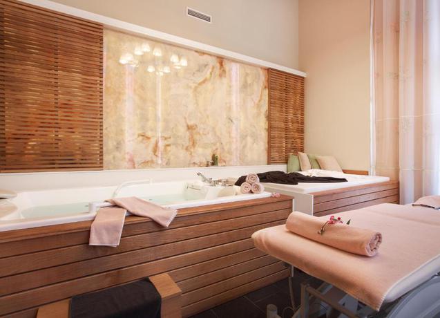 Imagen de los interiores del Hotel Ana Hotels Bradul Poiana Brasov. Foto 10