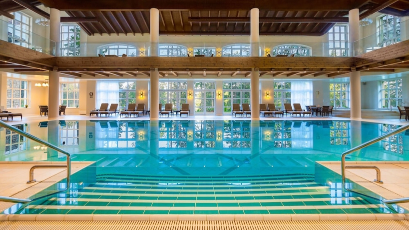 Imagen de la piscina del Hotel Ana Hotels Sport Poiana Brasov. Foto 16