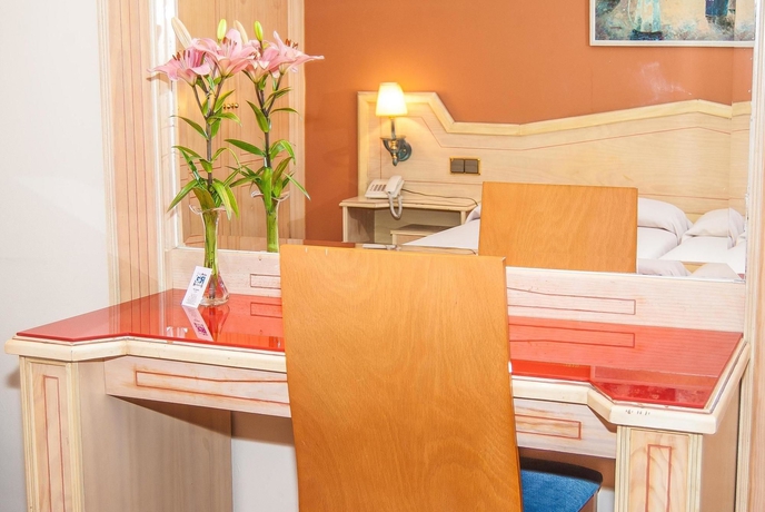 Imagen de la habitación del Hotel Ana María. Foto 15