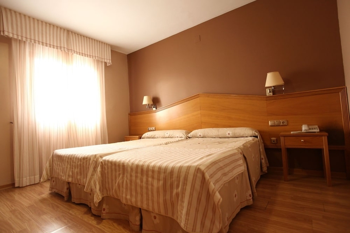Imagen de la habitación del Hotel Anabel Baza. Foto 3