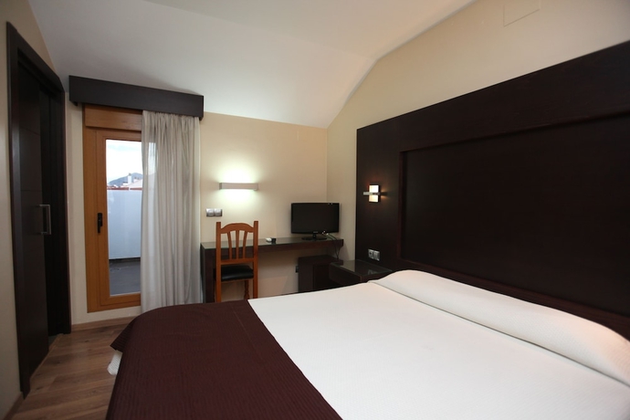Imagen de la habitación del Hotel Anabel Baza. Foto 7