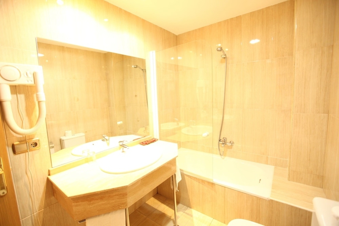 Imagen de la habitación del Hotel Anabel Baza. Foto 11