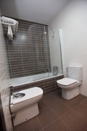 Imagen de la habitación del Hotel Anabel Baza. Foto 13