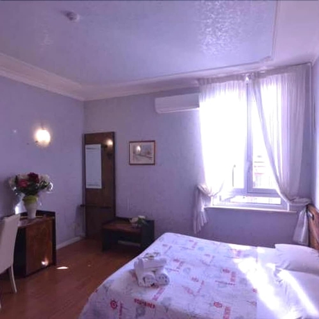 Imagen de la habitación del Hotel Anacapri, Roma. Foto 17