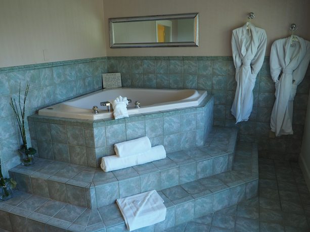 Imagen de la piscina del Hotel Anacortes Ship Harbor Inn. Foto 20