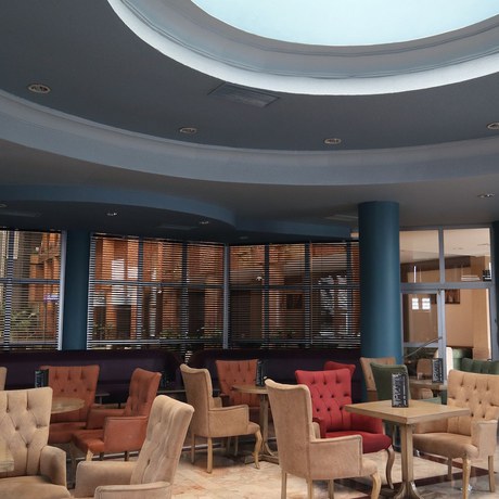 Imagen del bar/restaurante del Hotel Anadolu Esenboga Termal. Foto 2
