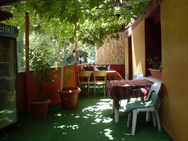 Imagen de los exteriores del Hotel Anadolu. Foto 10