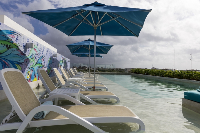 Imagen de la piscina del Hotel Anah Suites By Sunest. Foto 14