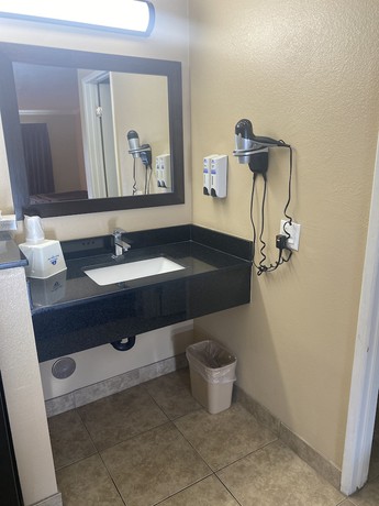 Imagen de la habitación del Hotel Anaheim Astoria Inn And Suites. Foto 5