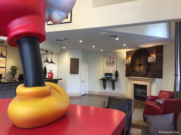 Imagen de los interiores del Hotel Anaheim Camelot Inn and Suites. Foto 12