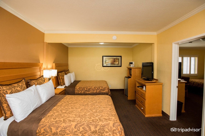 Imagen de la habitación del Hotel Anaheim Islander Inn and Suites. Foto 5