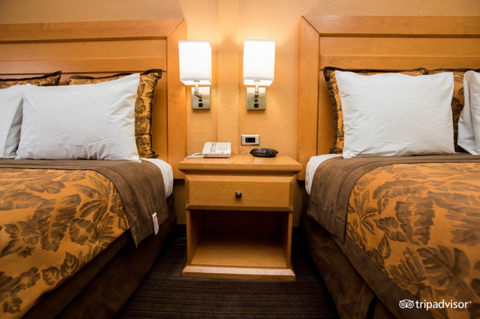 Imagen de la habitación del Hotel Anaheim Islander Inn and Suites. Foto 7