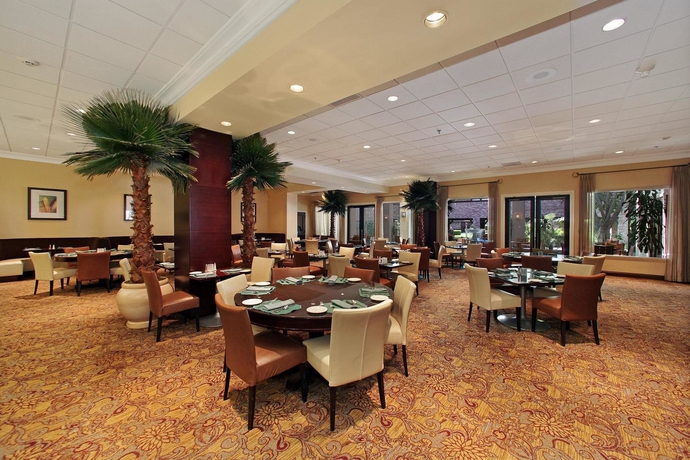 Imagen del bar/restaurante del Hotel Anaheim Majestic Garden. Foto 4