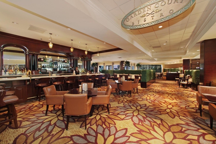Imagen del bar/restaurante del Hotel Anaheim Majestic Garden. Foto 5