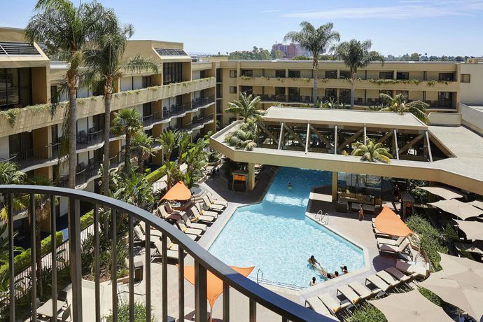 Imagen de la piscina del Hotel Anaheim Marriott. Foto 18