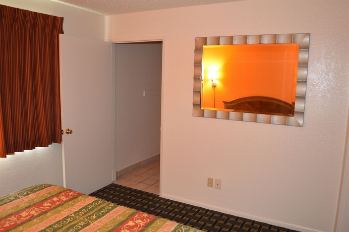 Imagen de los interiores del Hotel Anaheim National Inn. Foto 12