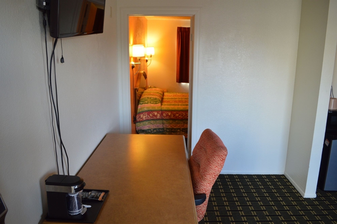 Imagen de los interiores del Hotel Anaheim National Inn. Foto 15