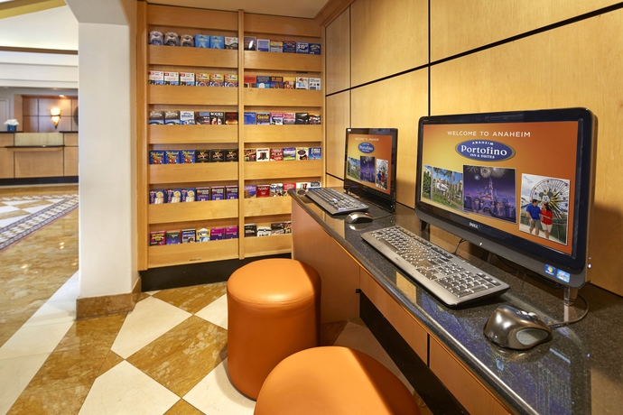 Imagen de los interiores del Hotel Anaheim Portofino Inn and Suites. Foto 15