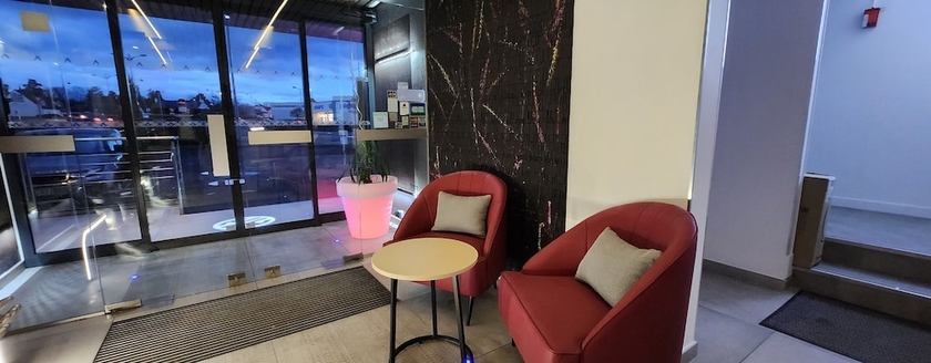 Imagen de los interiores del Hotel Anaïs Hôtel Bourges Nord Saint-Doulchard. Foto 18