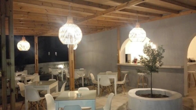 Imagen del bar/restaurante del Hotel Anamar Santorini. Foto 3