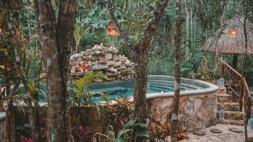 Imagen de la piscina del Hotel Anand Ecoaldea. Foto 19