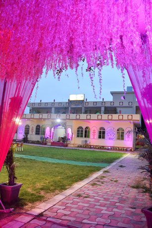 Imagen del bar/restaurante del Hotel Anand Mahal By Tumas. Foto 3