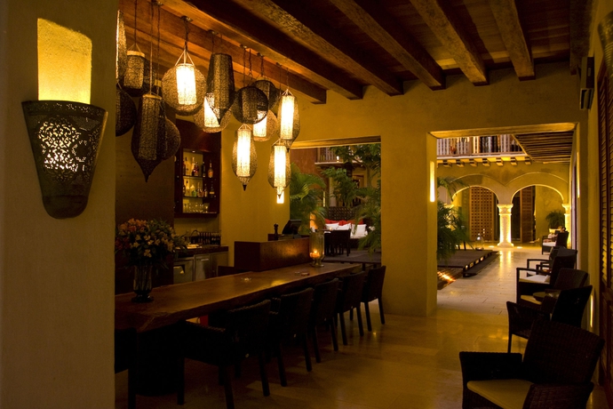 Imagen del bar/restaurante del Hotel Ananda Boutique. Foto 7