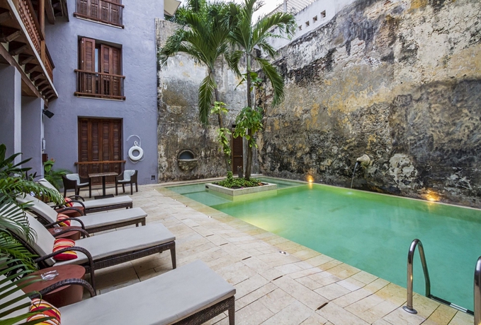 Imagen de la piscina del Hotel Ananda Boutique. Foto 15