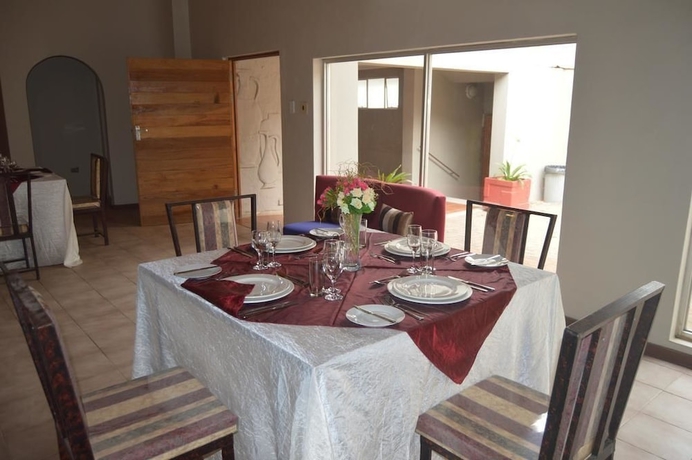 Imagen del bar/restaurante del Hotel Ananda Lodge. Foto 2