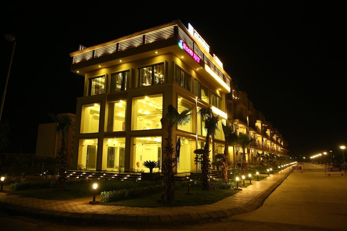 Imagen general del Hotel Anandam Clarks Inn Suites Vrindavan. Foto 1