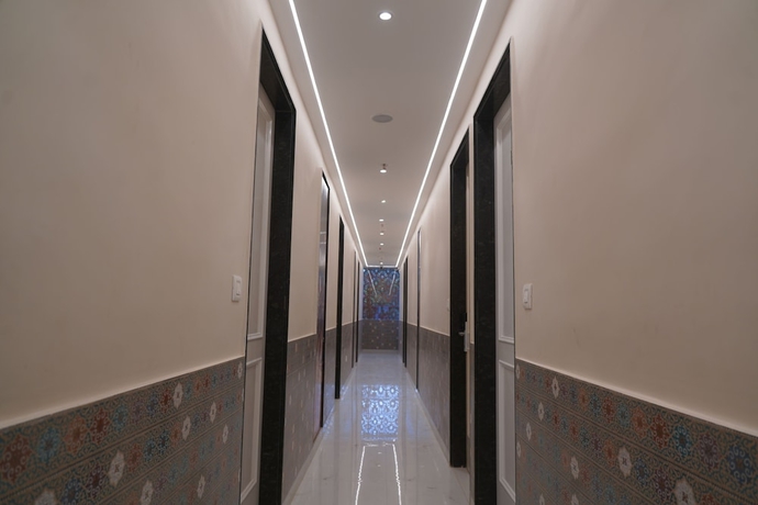 Imagen de los interiores del Hotel Anant Inn. Foto 13