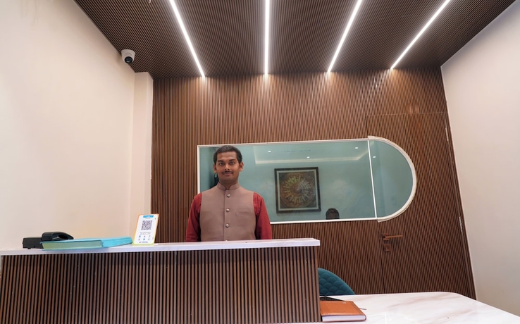 Imagen de los interiores del Hotel Anant Inn. Foto 14