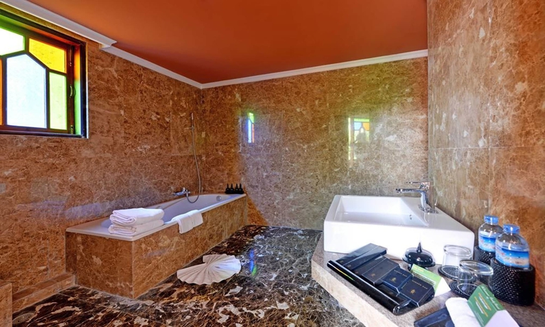 Imagen de la habitación del Hotel Ananta Bagan. Foto 4