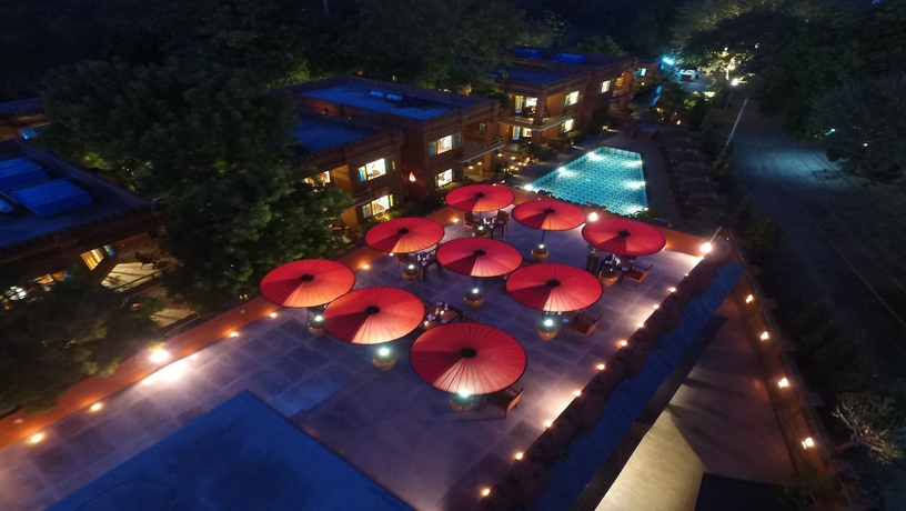 Imagen de la piscina del Hotel Ananta Bagan. Foto 17