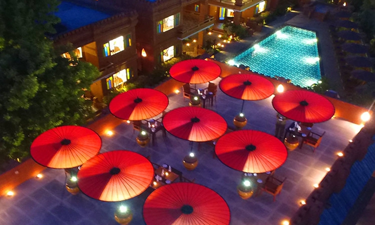 Imagen de los exteriores del Hotel Ananta Bagan. Foto 13