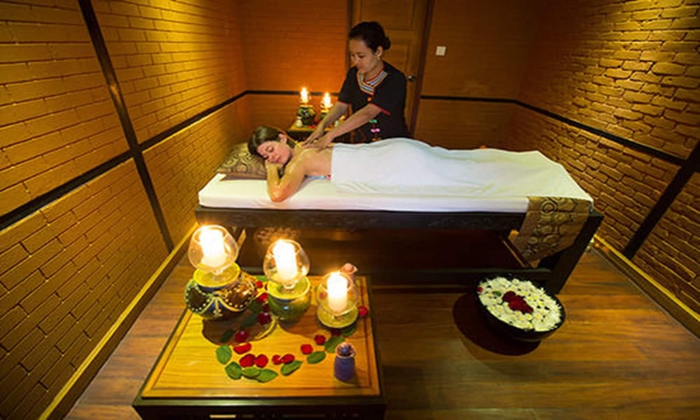 Imagen de la piscina del Hotel Ananta Bagan. Foto 18