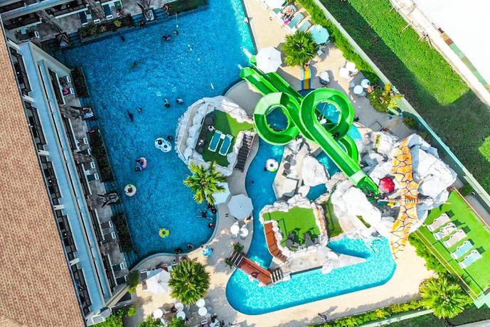 Imagen de la piscina del Hotel Ananta Burin Resort. Foto 7