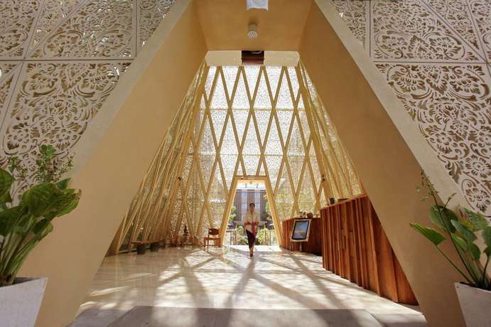 Imagen de los interiores del Hotel Ananta Legian. Foto 16