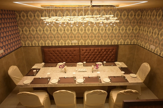 Imagen del bar/restaurante del Hotel Ananta Sayana. Foto 3