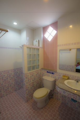 Imagen de la habitación del Hotel Anantachai Guest House. Foto 2
