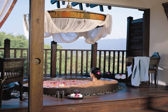 Imagen de la piscina del Hotel Anantara Golden Triangle Elephant Camp and Resort. Foto 16