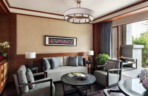 Imagen de la habitación del Hotel Anantara Guiyang Resort. Foto 8
