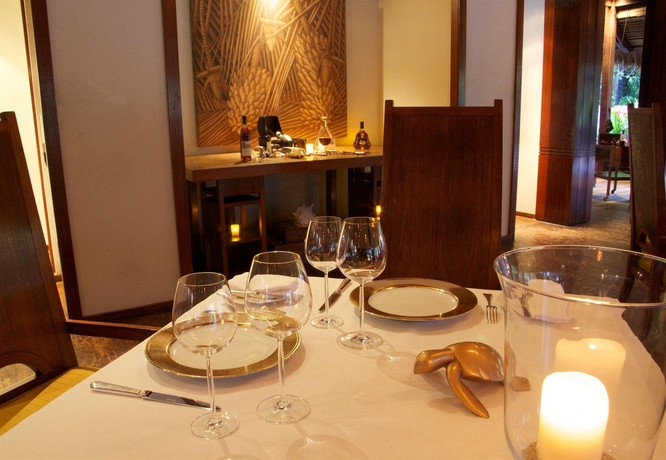 Imagen del bar/restaurante del Hotel Anantara Maia Seychelles Villas. Foto 3
