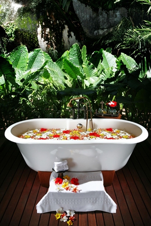 Imagen de la piscina del Hotel Anantara Maia Seychelles Villas. Foto 14